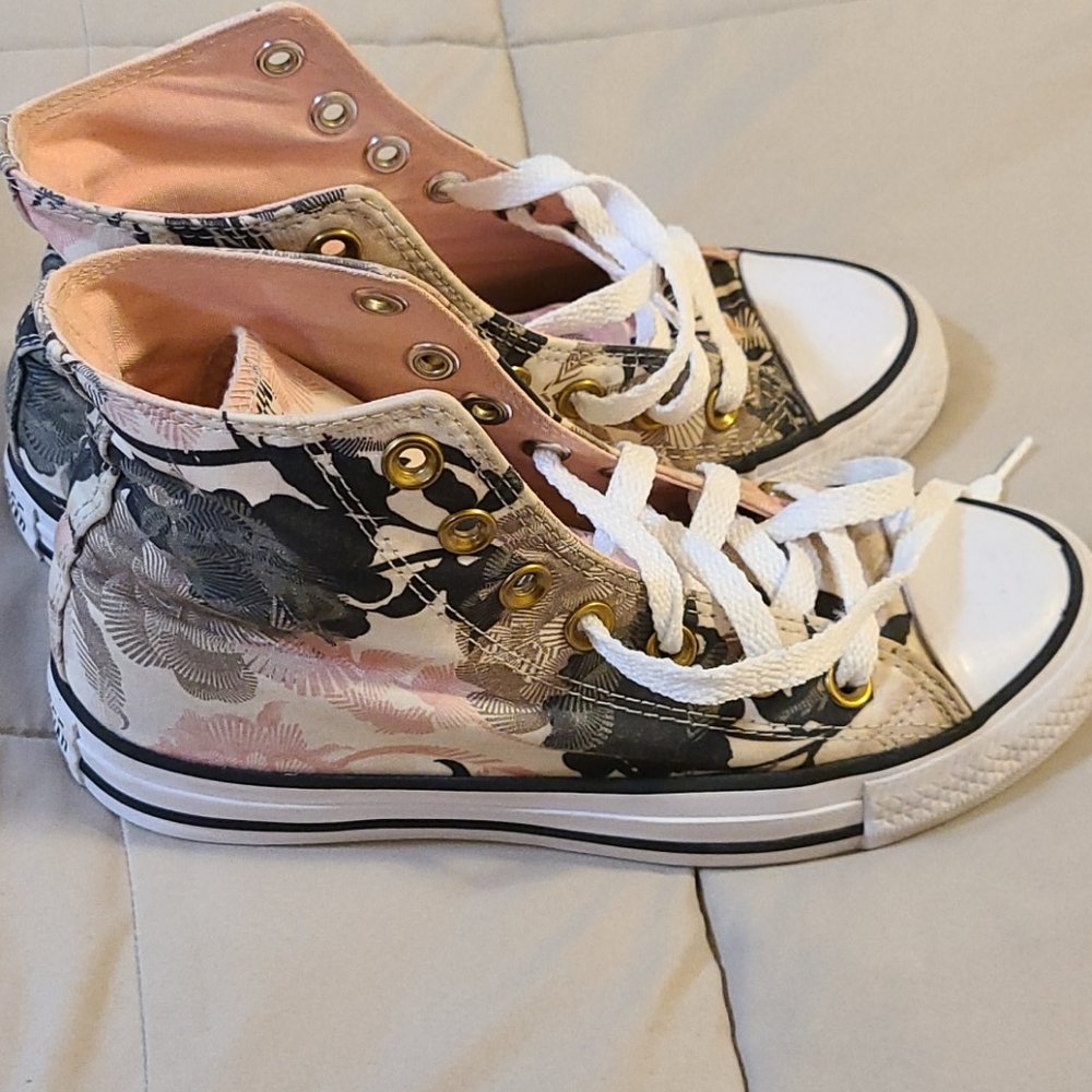 Girls sneakers